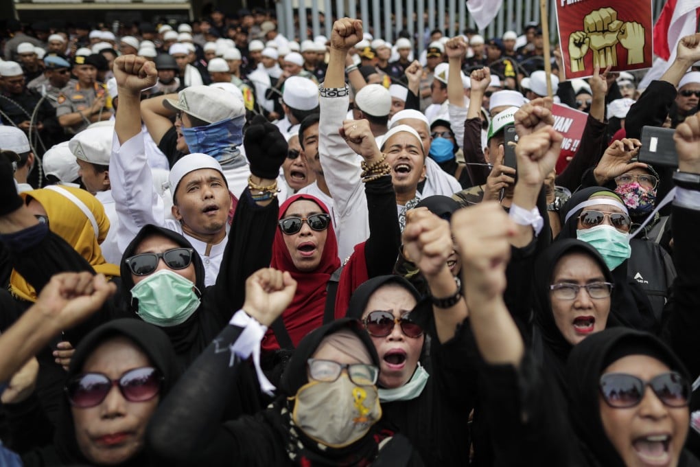 Supporters of Indonesian presidential candidate Prabowo Subianto shout slogans during a rally outside the Elections Supervisory Agency in Jakarta. Photo: EPA-EFE