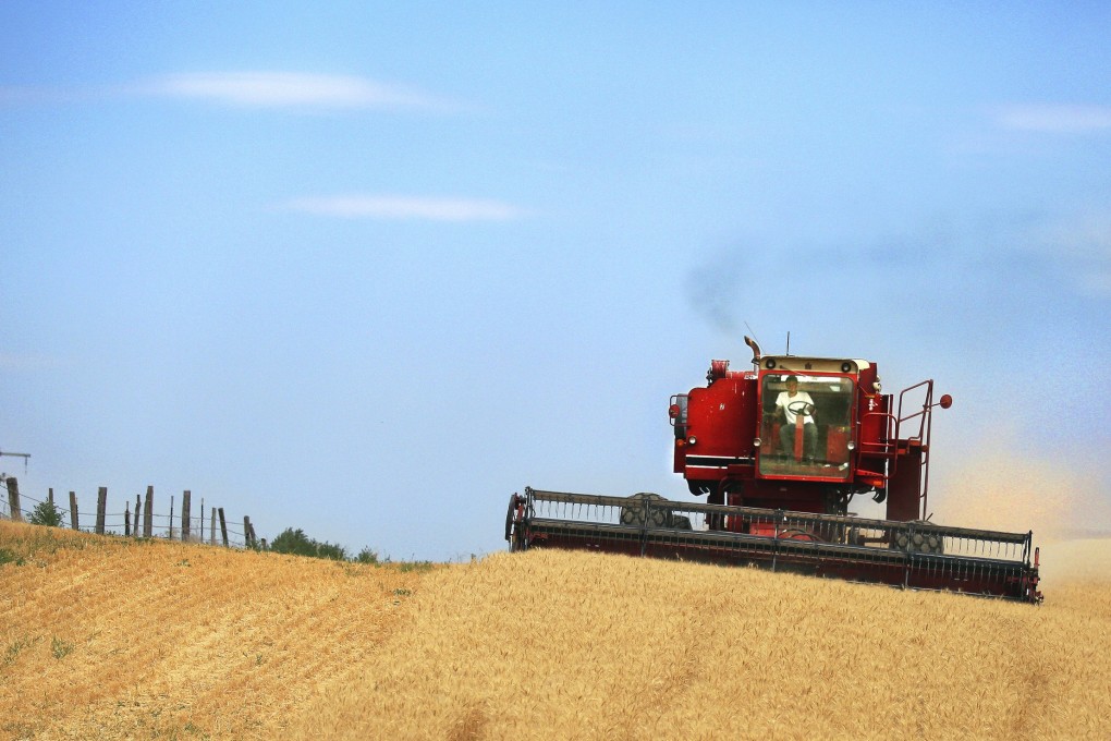 Donald Trump readies new round of aid for US farmers hit by trade war ...