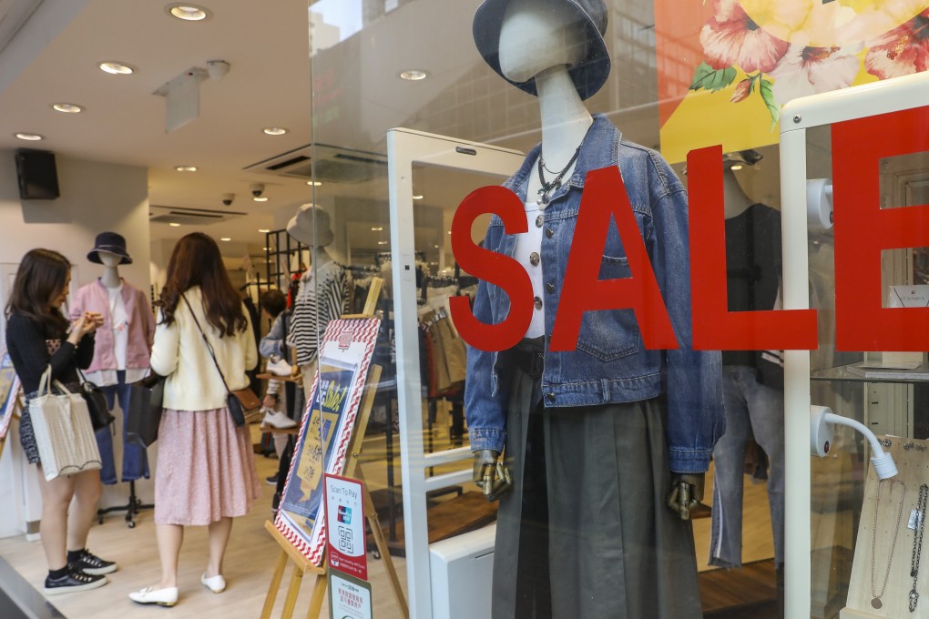 Isn’t it better for shoppers to start picking out good service rather than picking on bad service? Photo: Dickson Lee