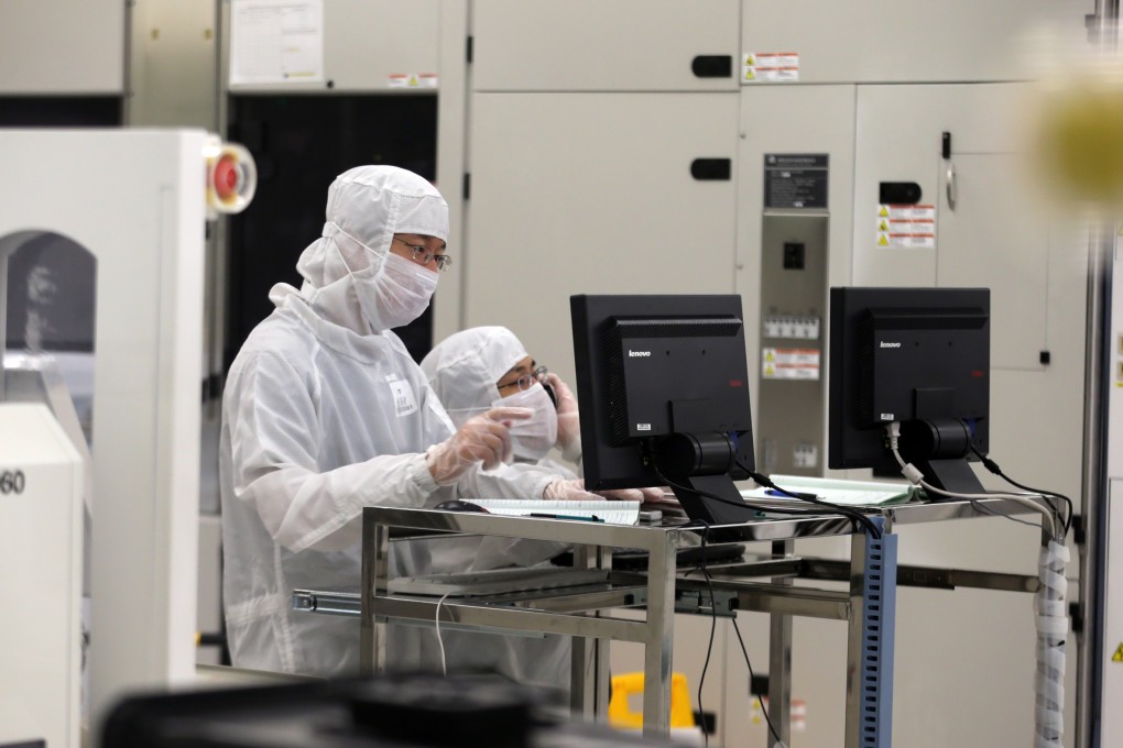 Workers dressed in dust-proof clothing at the 12-inch wafer plant of Semiconductor Manufacturing International Corporation (SMIC) in Beijing on 27 August 2012. Photo: Handout