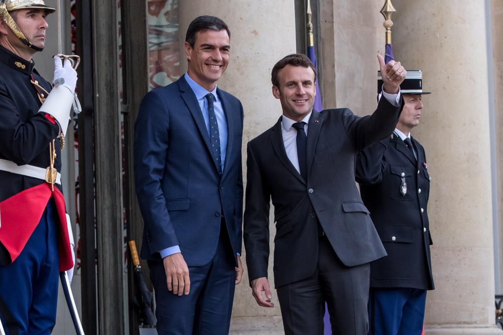 French President Emmanuel Macron (right) welcomes Spanish Prime Minister Pedro Sanchez to a meeting at the Elysee Palace in Paris on Monday. Photo: EPA-EFE