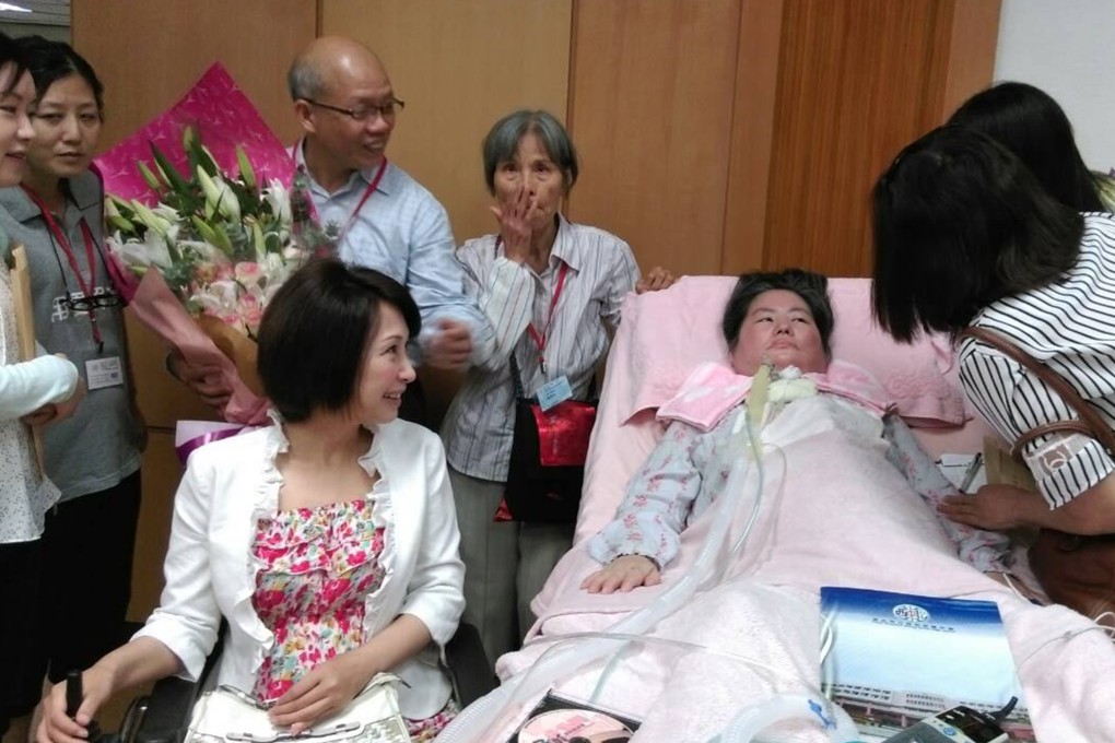 Rose Yang (left) visits a patient with amyotrophic lateral sclerosis (ALS) in a hospital in Taipei, Taiwan. Photo: Facebook/Rose Yang Yu-xing