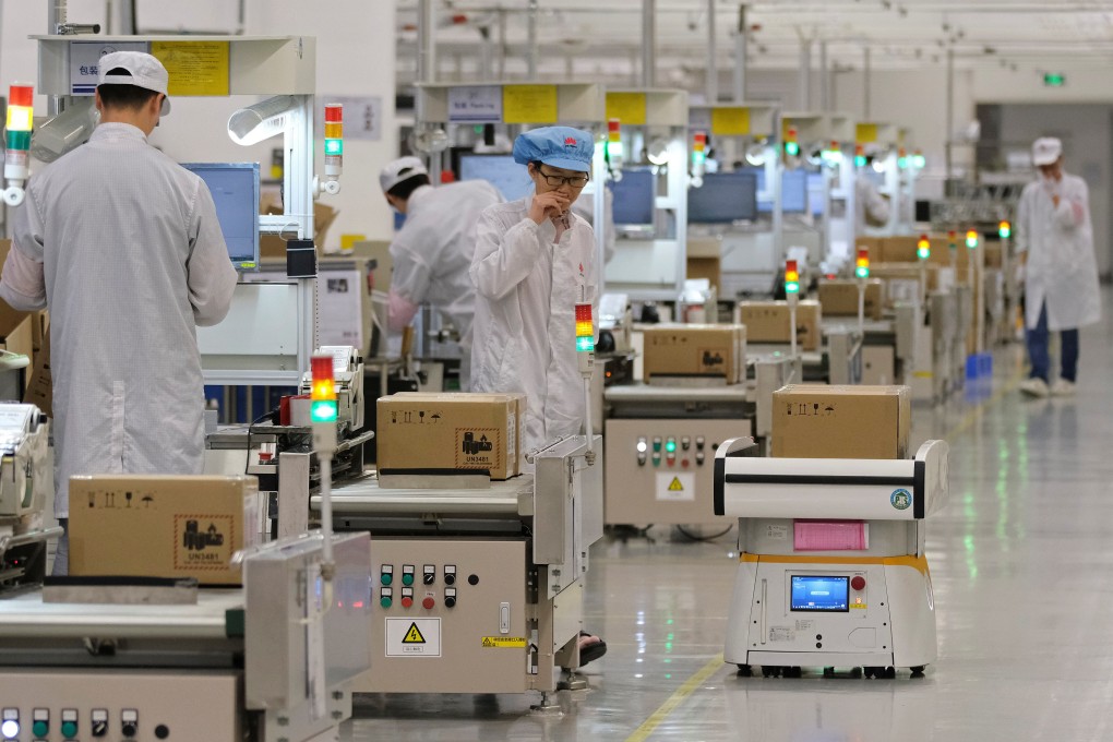 Employees work on a mobile phone production line at Huawei's factory campus in Dongguan, Guangdong province, China, March 25, 2019. Photo: Reuters