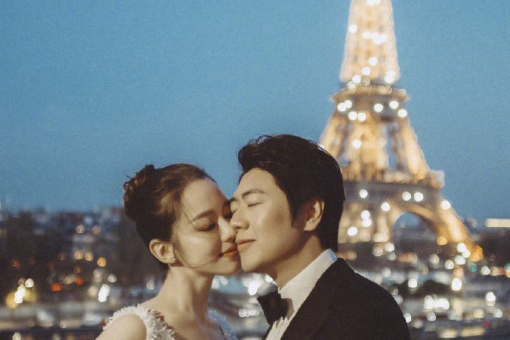 Lang Lang married pianist Gina Alice Redlinger in Paris. He shared some photos on his Weibo account.