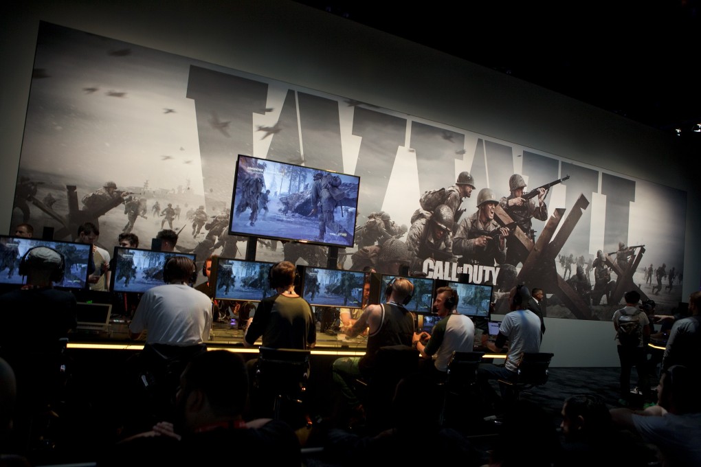 Attendees play the Call Of Duty: WWII video game by Activision Blizzard during the E3 Electronic Entertainment Expo in Los Angeles, June 13, 2017. Photo: Bloomberg