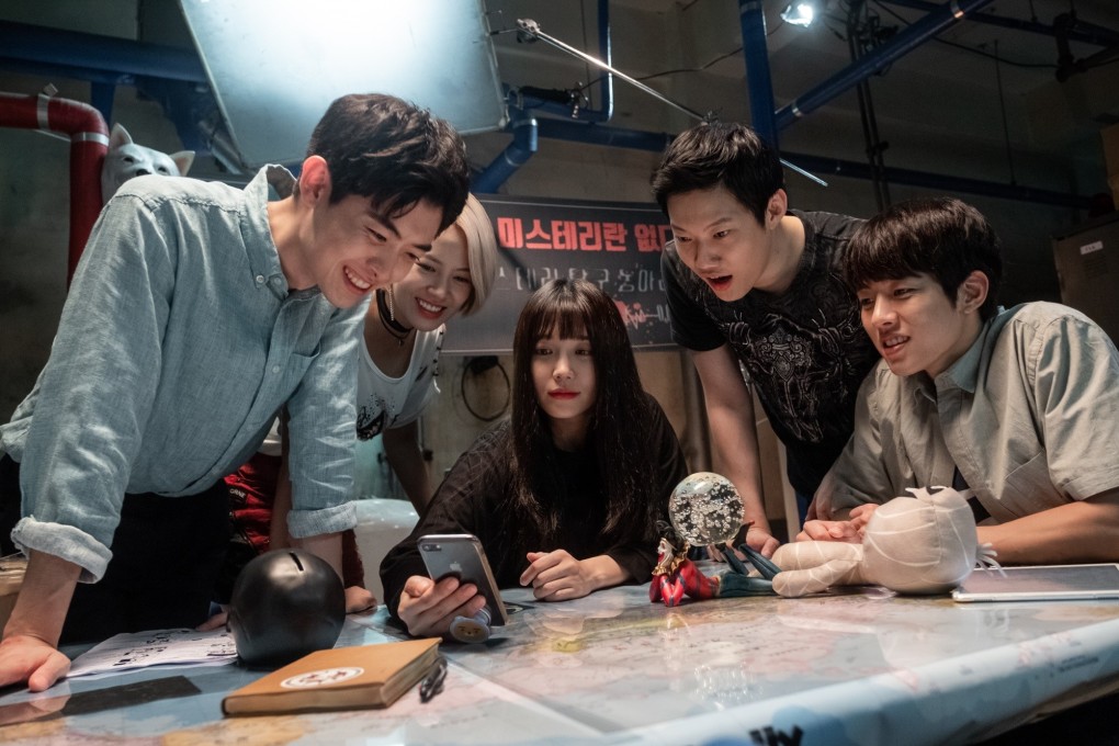 K-pop singer Jung Eun-ji (centre) plays the lead role in 0.0 MHz.