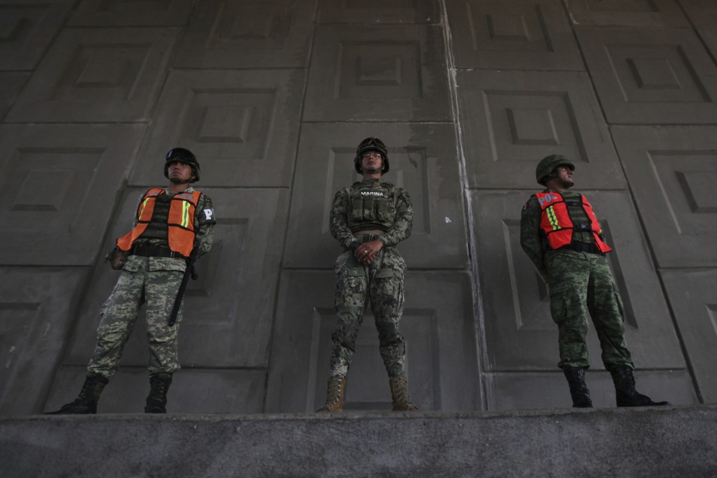Soldiers stand guard to watch for passing migrants riding in public transportation in Tapachula, Chiapas state, Mexico. Photo: AP Photo