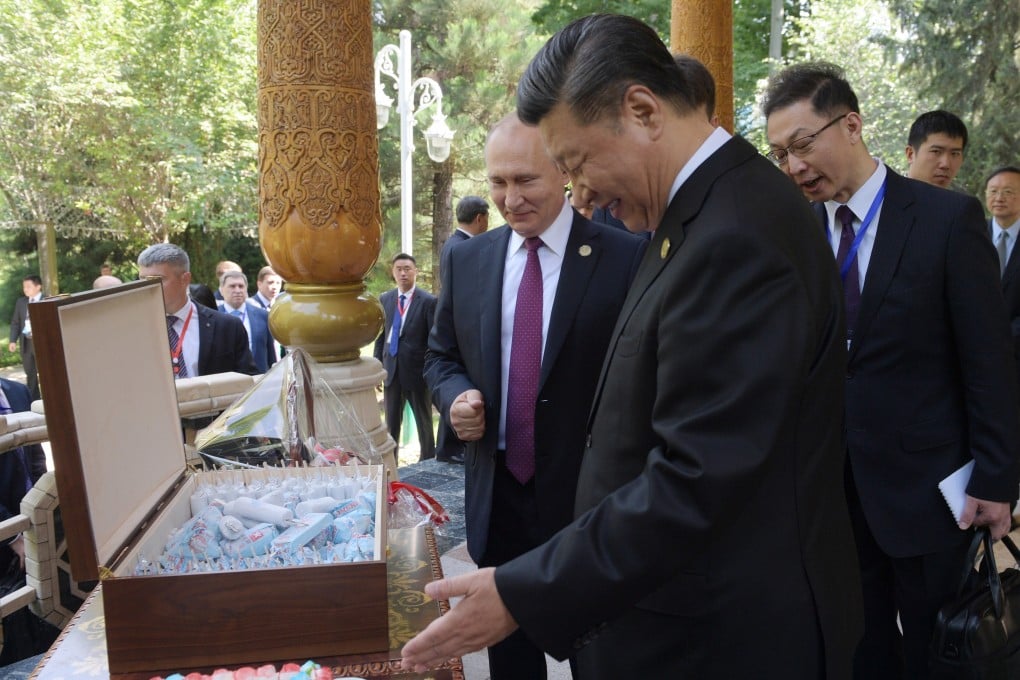Xi Jinping appears delighted with his gift of a box of Russian ice creams from Vladimir Putin. Photo: EPA-EFE