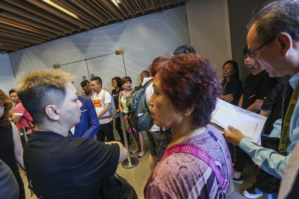 Few buyers turned up on Sunday for Vanke Property’s sale of 251 flats at the Grand Le Pont in Tuen Mun. Photo: Jonathan Wong