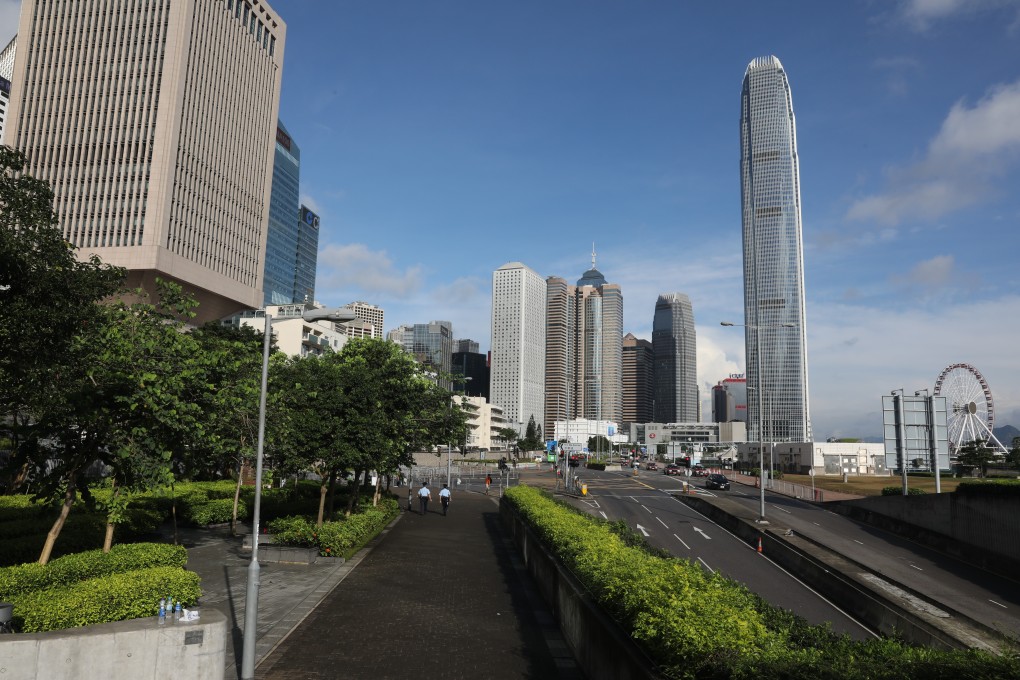 Lung Wo Road was reopened but still quiet on Tuesday. Photo: K.Y. Cheng