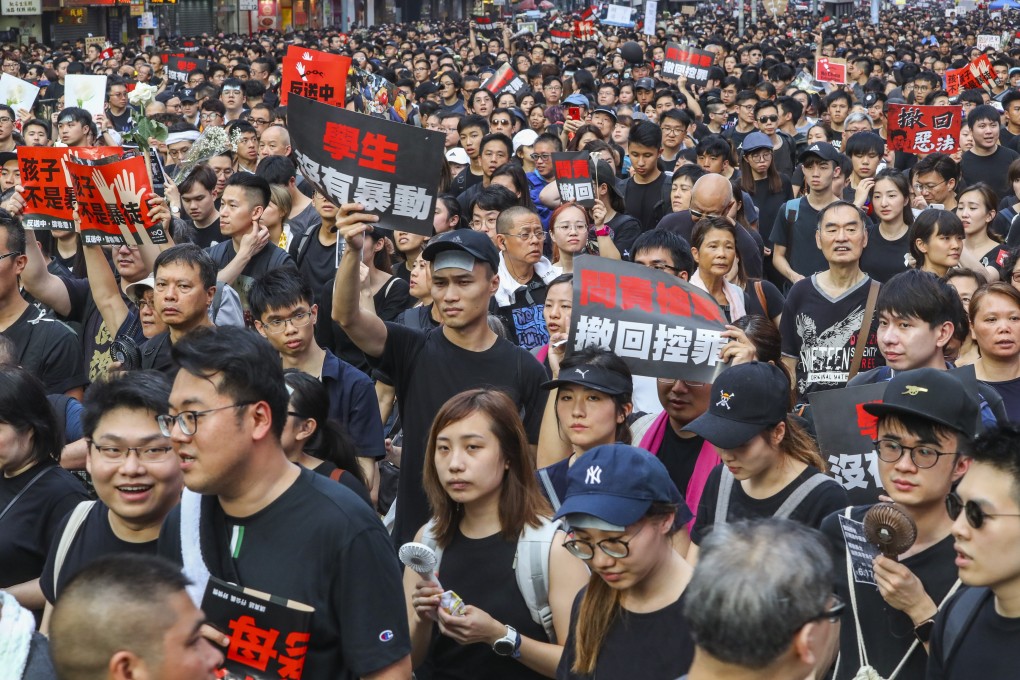 Protesters flood Causeway Bay demanding the withdrawal of the extradition amendment and resignation of the chief executive. Photo: Edmond So