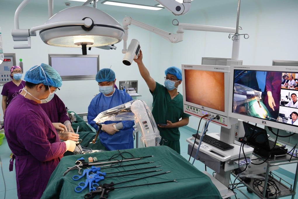 Medical staff of the Shitai County People's Hospital conduct an endoscopic surgery under the guidance of experts from the Second Hospital of Anhui Medical University through a 5G-powered remote collaborative operating platform in Shitai, located in eastern China's Anhui province, on May 10, 2019. Photo: Xinhua