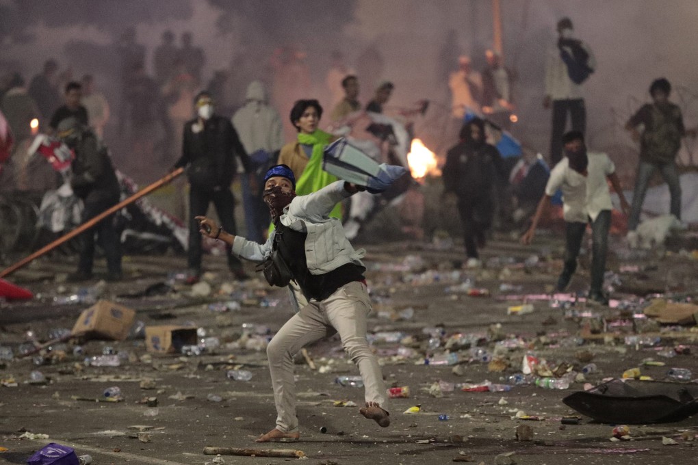 Prabowo Subianto supporters clash with riot police in Jakarta. Photo: AP