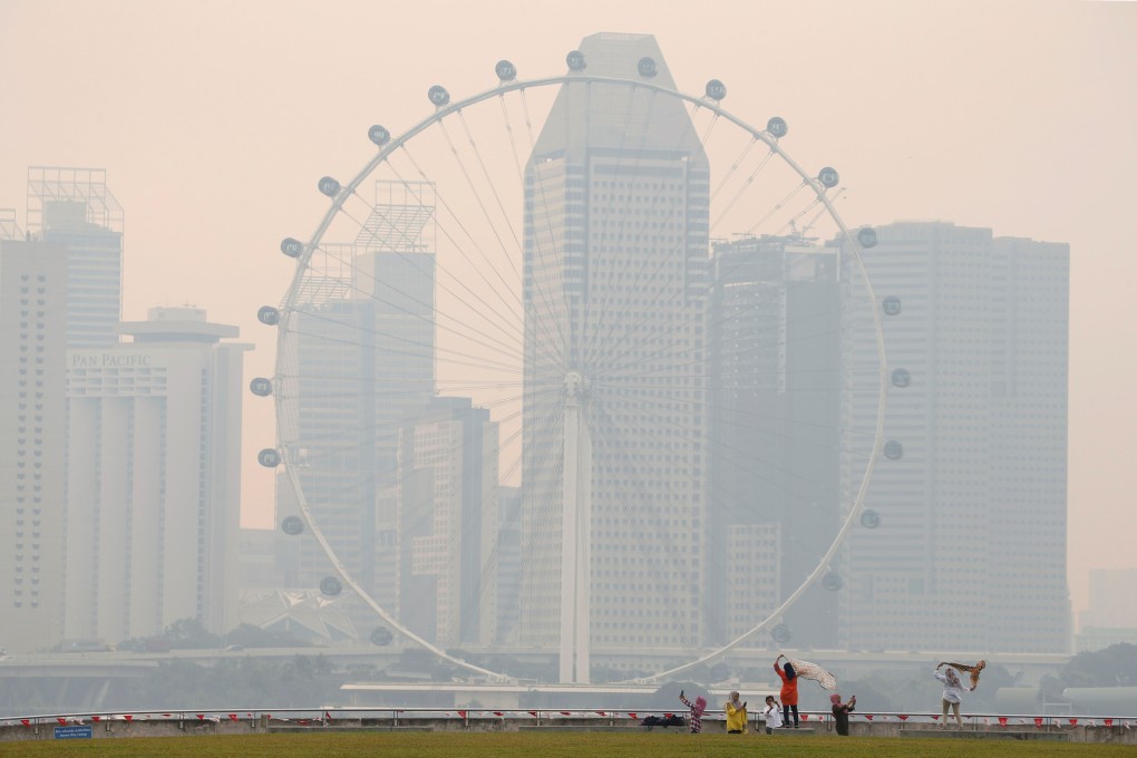The Singapore Flyer observatory wheel is shrouded by haze. Photo: Reuters