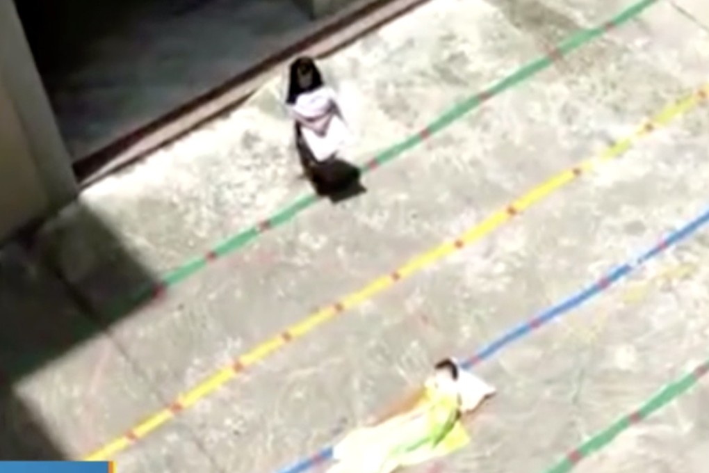 Pictures of the two children being exposed to the sun triggered an outcry online. Photo: thepaper.cn