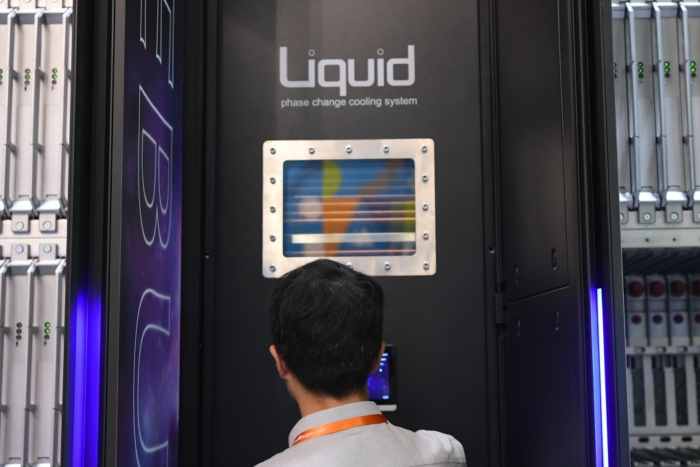 A staff member operates the new generation of Silicon Cube high performance computer (HPC) from Sugon. Photo: Xinhua