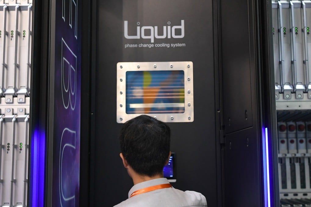 A staff member operates the new generation of Silicon Cube high performance computer (HPC) from Sugon. Photo: Xinhua