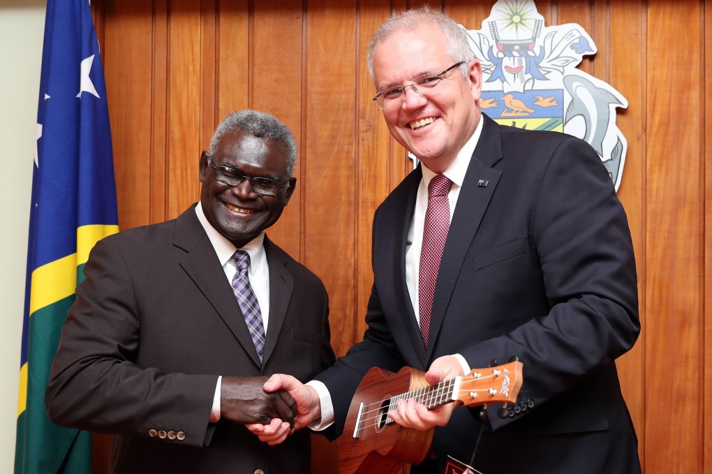 Australia’s Prime Minister Scott Morrison (right) and his Solomons Islands counterpart Manasseh Sogavare exchange gifts after their talks in Honiara. Photo: AFP Photo / Australian Prime Minister’s Office / Adam Taylor