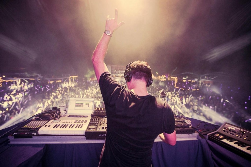 Overexposure to loud music can cause tinnitus.