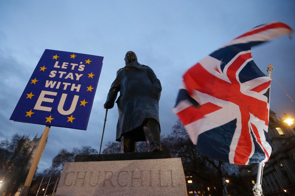 Signs and flags being held up by people for and against Brexit in London. File photo: Xinhua