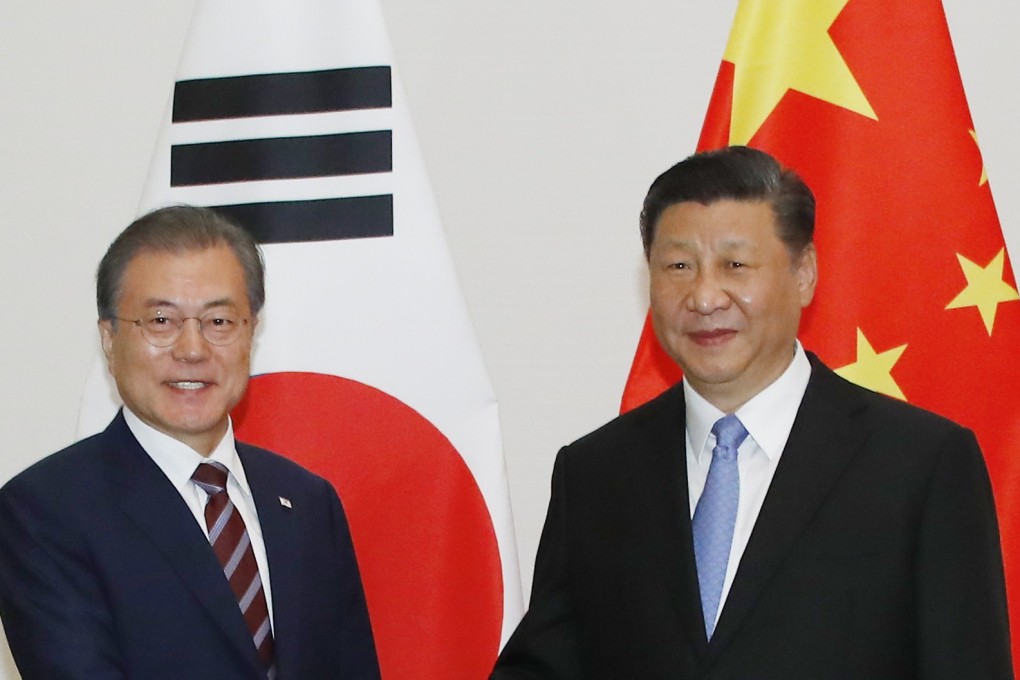 South Korean President Moon Jae-in (left) and Chinese President Xi Jinping (R) hold talks on Thursday before the start of the Group of 20 summit in Osaka, Japan. Photo: EPA-EFE