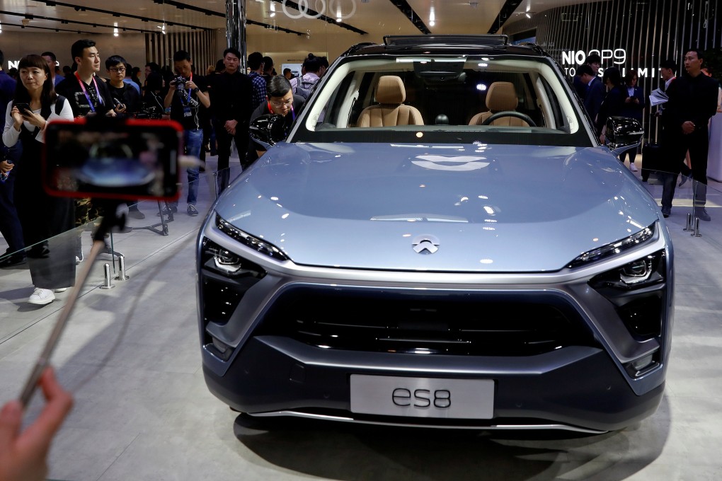 FVisitors check out a NIO ES8 displayed during a media preview at the Auto China 2018 motor show in Beijing, China April 25, 2018. Photo: Reuters