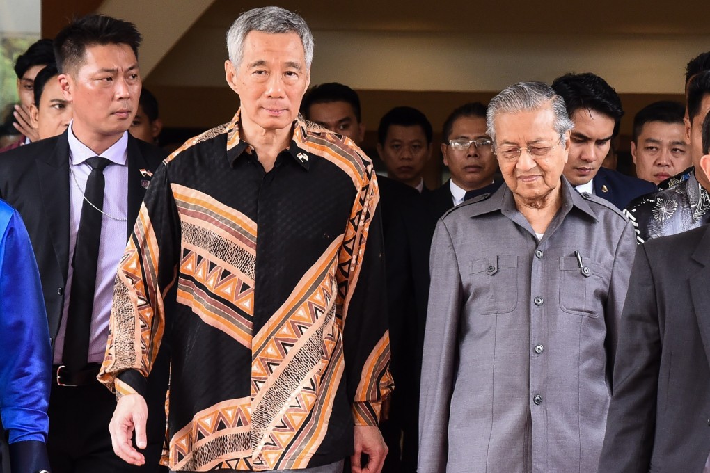 Singapore's Prime Minister Lee Hsien Loong with Malaysian counterpart Mahathir Mohamad. Photo: AFP