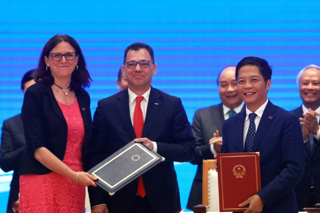 European Commissioner for Trade Cecilia Malmstrom, Romania’s Business, Trade and Enterpreneurship Minister Stefan Radu Oprea and Vietnam’s Industry and Trade Minister Tran Tuan Anh. Photo: Reuters