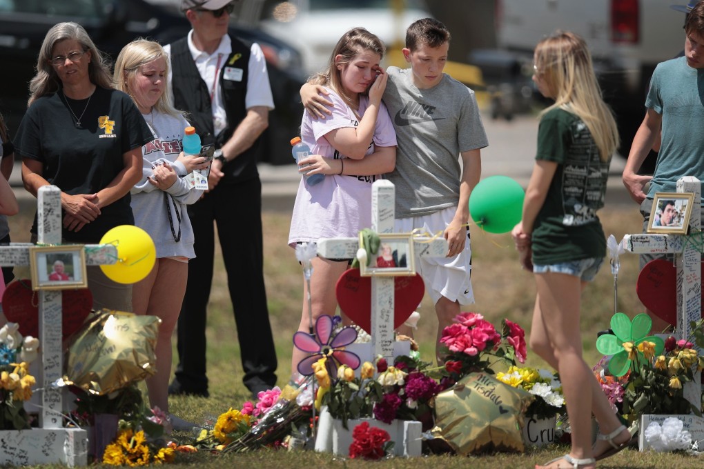 Mourners visit a memorial in front of Santa Fe High School in May 2018 in Santa Fe, Texas. Photo: AFP