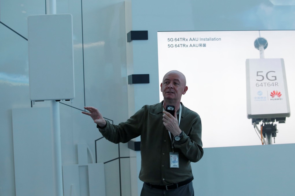 A staff member speaks about the installation of 5G in a showroom at Huawei's headquarters in Shenzhen, China, May 29, 2019. Photo: Reuters