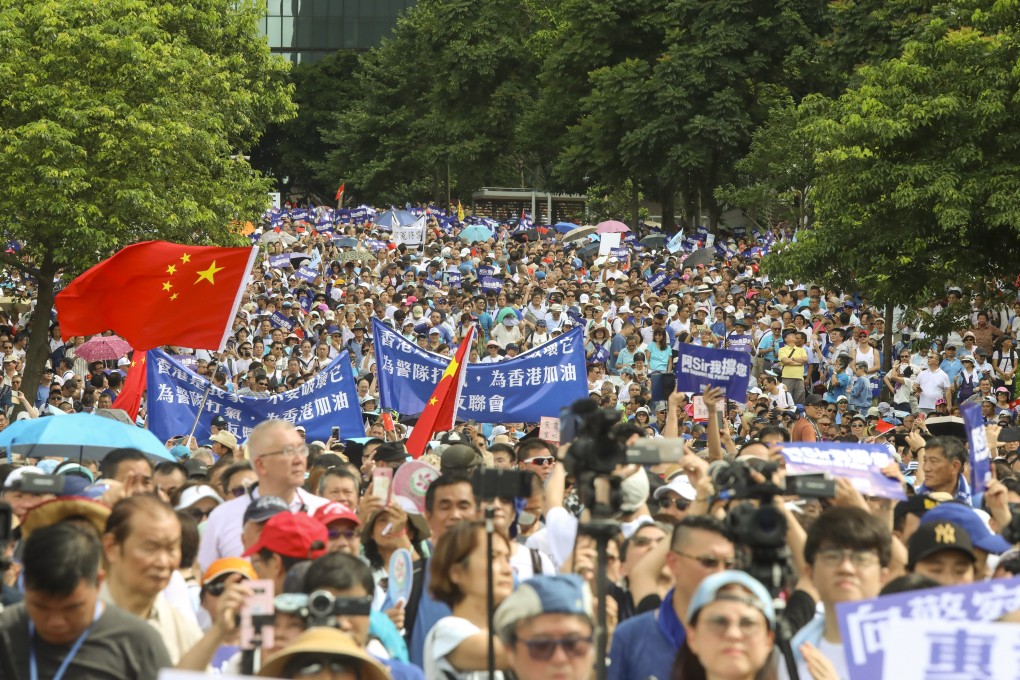 A pro-police rally outside the government headquarters in Tamar attracts thousands of people. Photo: K.Y. Cheng