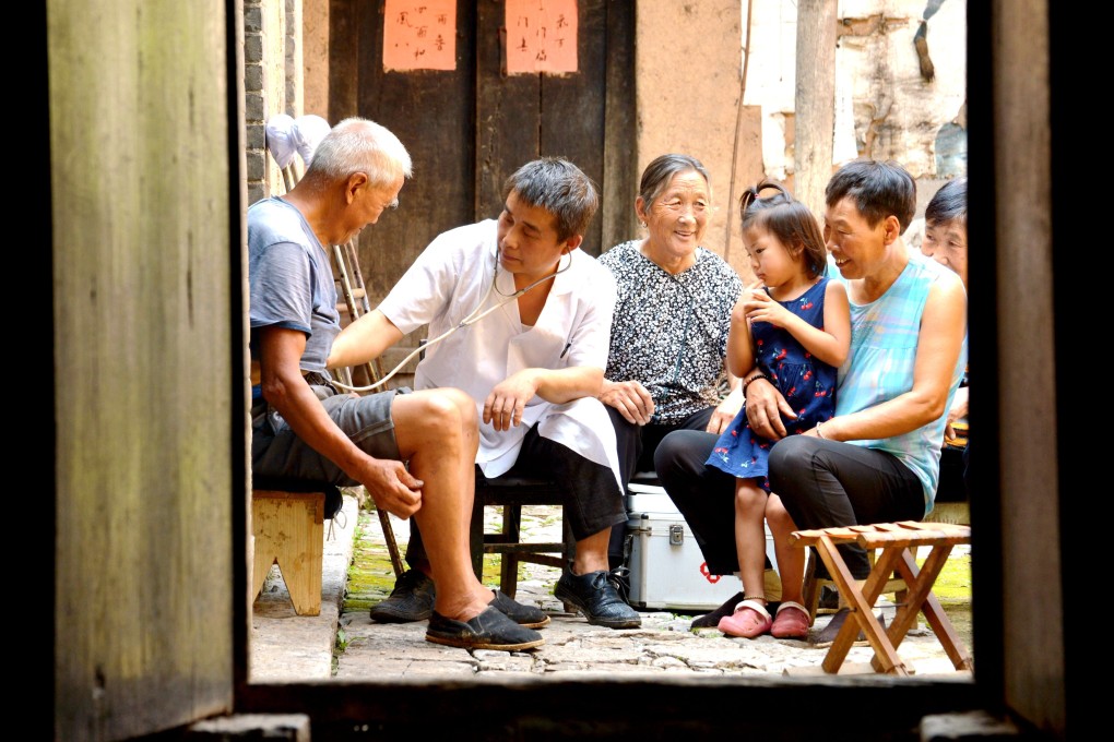 A rural doctor treats patients in northern China. Photo: Xinhua