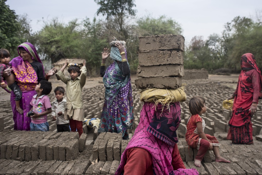 Women and children at a brick factory in Uttar Pradesh. Photo: Miguel Candela