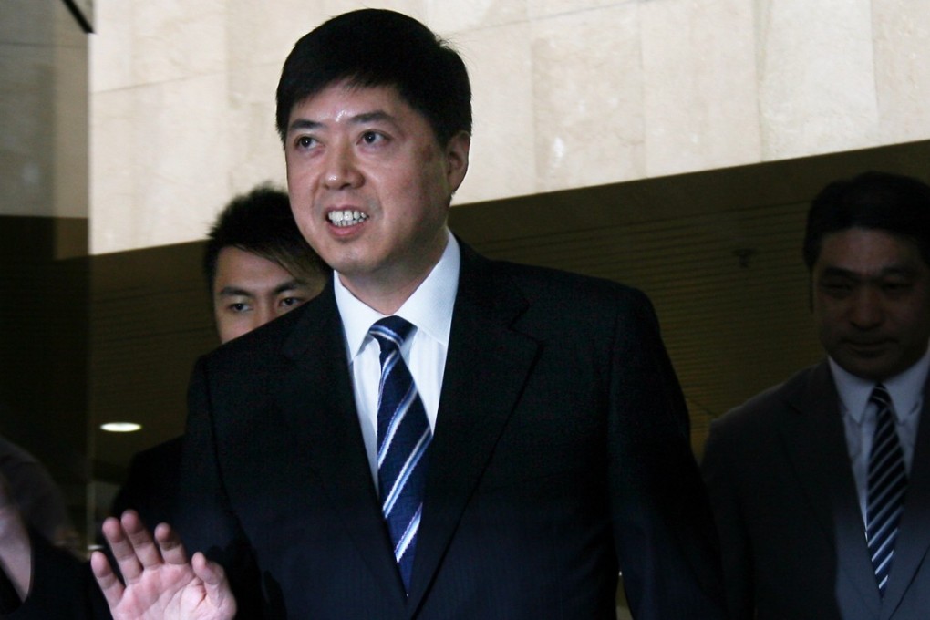 Stephen Lau Hei-wing, a friend of Nina Wang Kung Yu-Sum, leaves the High Court after testifying in the hearing to decide on the two competing wills between Fung shui master Tony Chan Chun-chuen and Chinachem Charitable Foundation to inherit the fortune of the late Chairman of Chinachem Group Nina Wang Kung Yu-Sum. 24JUN09