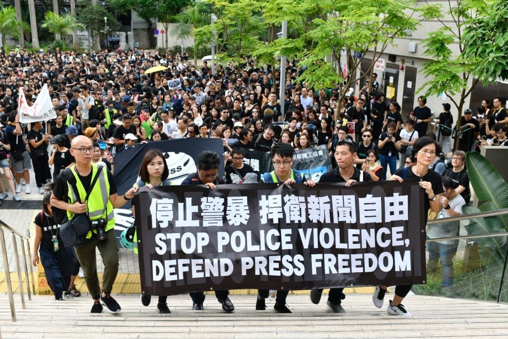 Journalists, lecturers, colleagues and commentators take to the streets to condemn what they described as police violence. Photo: Warton Li