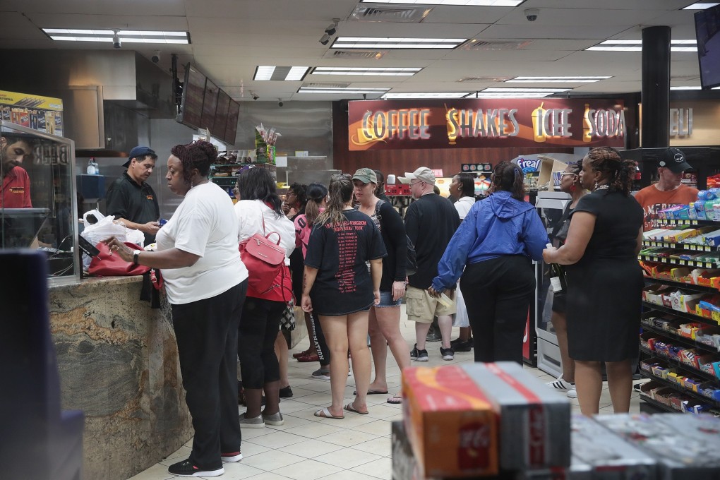Locals queue up to make last-minute purchases at a convenience store near the French Quarter of New Orleans. Photo: AFP