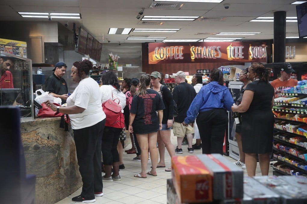 Locals queue up to make last-minute purchases at a convenience store near the French Quarter of New Orleans. Photo: AFP
