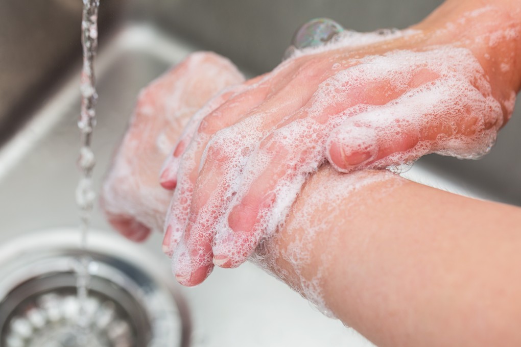The right way to wash hands includes lathering them for at least 20 seconds and rinsing with clean running water. Photo: Shutterstock