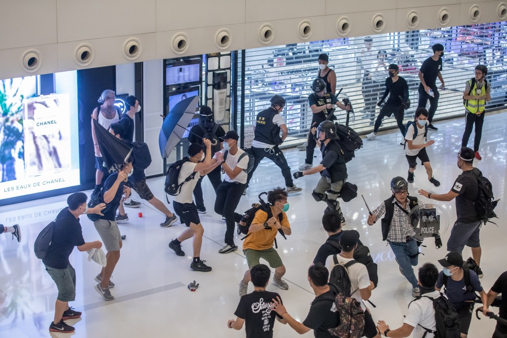 Riot police confront demonstrators to disperse them inside New Town Plaza shopping centre, operated by Sun Hung Kai Properties, during a protest in the Sha Tin district of Hong Kong, on Sunday, July 14, 2019. Photo: Bloomberg
