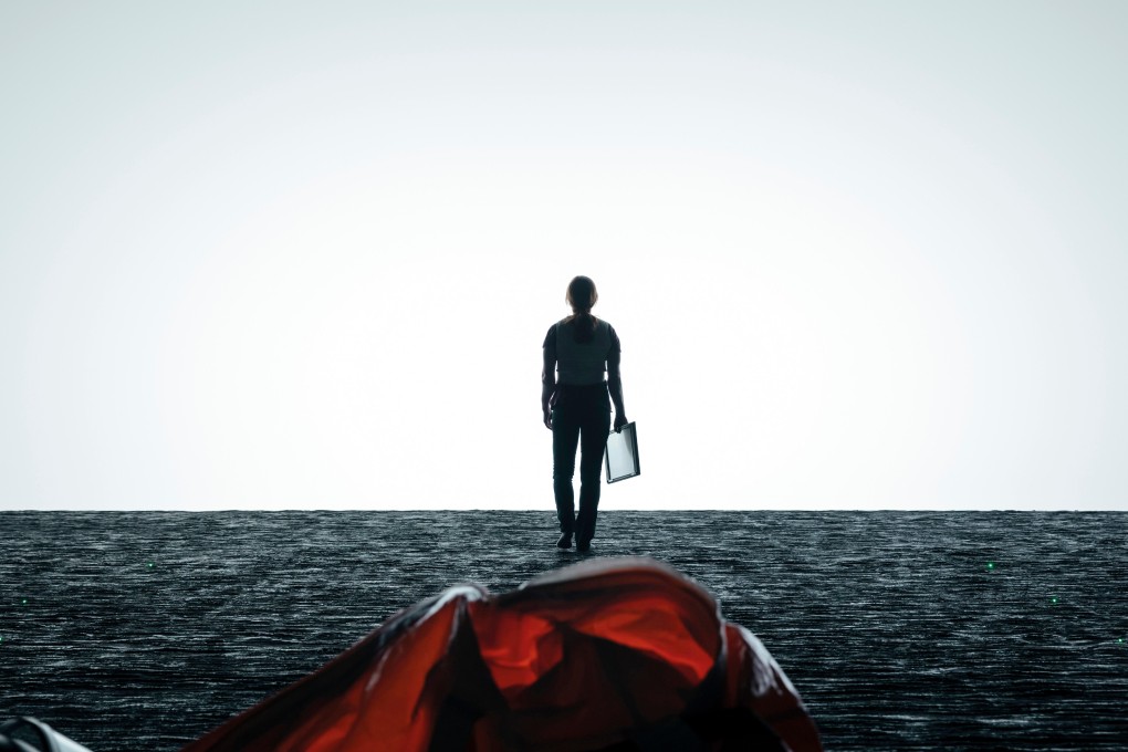 A scene from the 2016 cinematic sci-fi masterpiece Arrival, which was based on a short story by Ted Chiang, ‘Story of Life’.