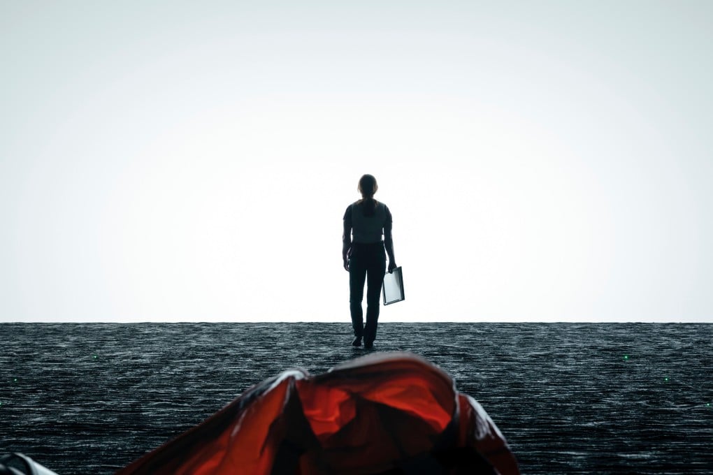 A scene from the 2016 cinematic sci-fi masterpiece Arrival, which was based on a short story by Ted Chiang, ‘Story of Life’.