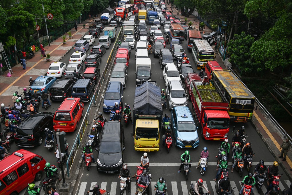 Motorists are seen during a traffic jam in Jakarta on March 6, 2019. (Photo by BAY ISMOYO / AFP)
