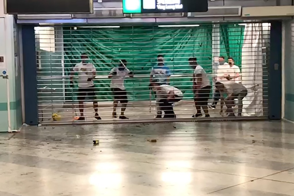 An angry mob desperate to enter the MTR station to unleash their fury on protesters returning from Sunday night’s extradition bill march. Photo: Jeffie Lam.