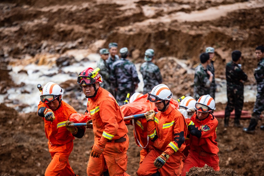 A rescue effort involving 800 people is under way in Shuicheng county, Guizhou province, after a landslide on Tuesday night. Photo: Xinhua