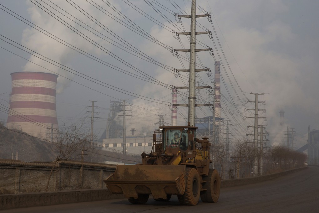 China’s environment ministry says this winter’s anti-pollution measures can be based upon company emissions records. Photo: AP