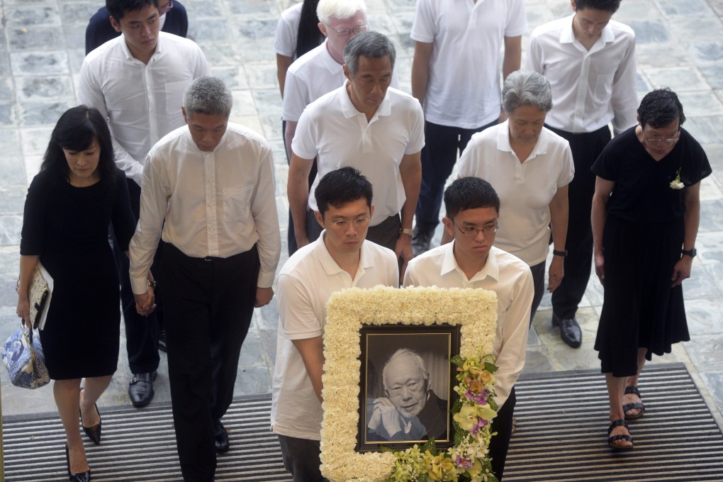 Family members of Lee Kuan Yew, including his sons Lee Hsien Yang (second left) and Lee Hsien Loong (third left), the current prime minister, arrive with his portrait at the start of the state funeral in Singapore on March 29, 2015. Lee Kuan Yew led Singapore for more than three decades. Photo: AP
