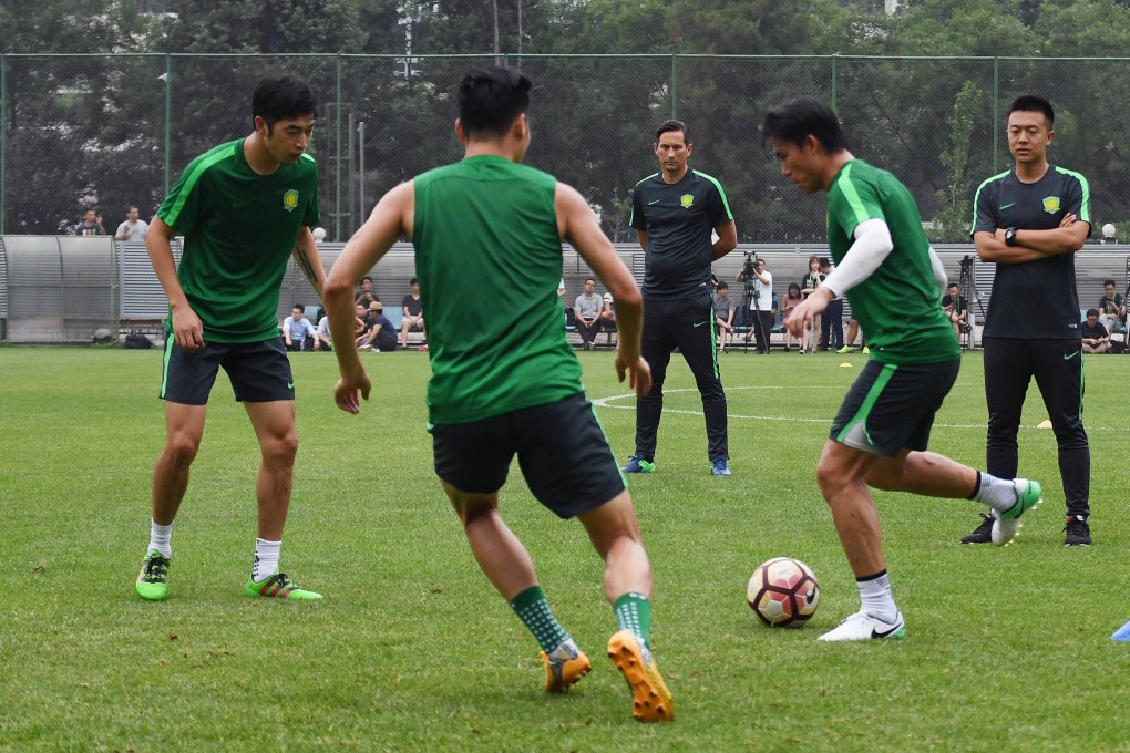 Beijing Guoan coach Roger Schmidt (C) takes his first training session with the side in July 2017. Photo: Xinhua