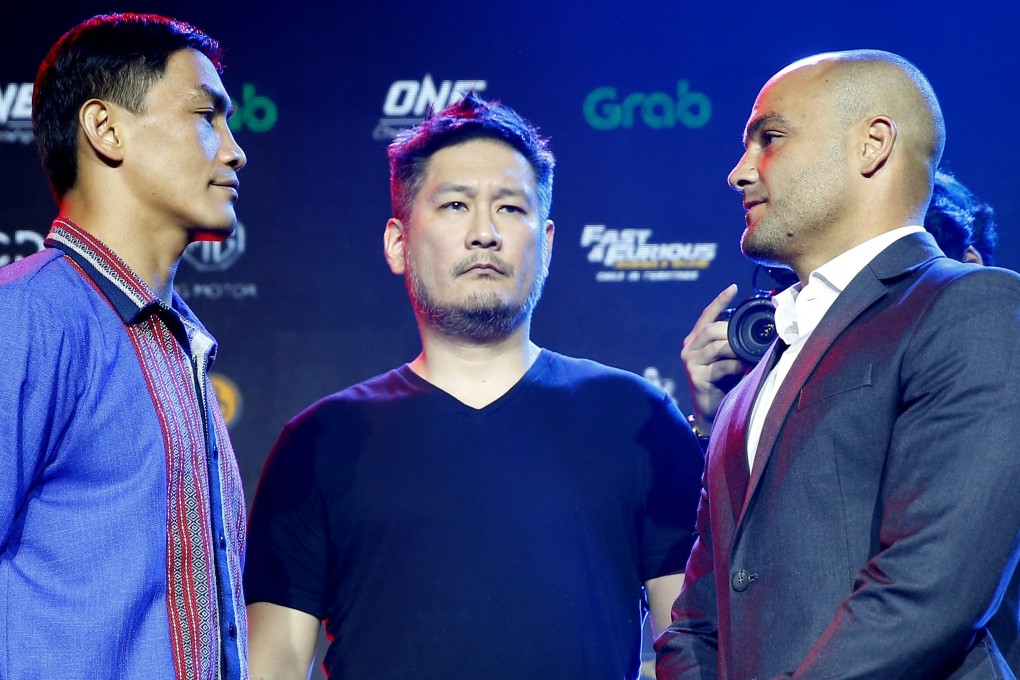 Eddie Alvarez (right) takes on Eduard Folayang (left) of the Philippines in a blockbuster clash in Manila. Photo: AP