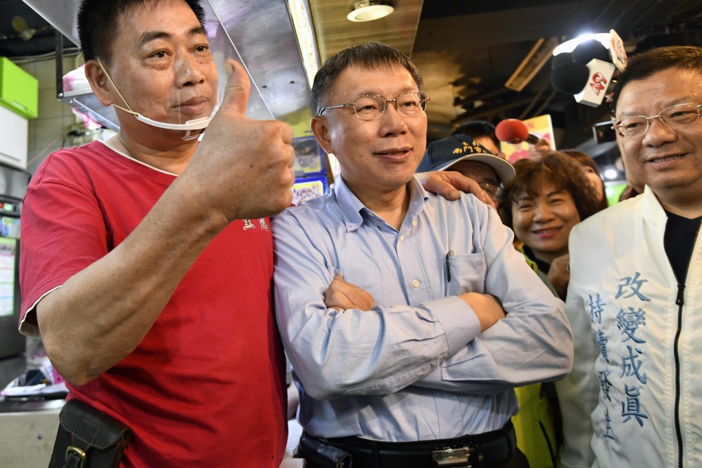 Taipei’s independent mayor, Ko Wen-je (centre), is considered a wild card in Taiwan’s upcoming presidential election. Photo: AFP
