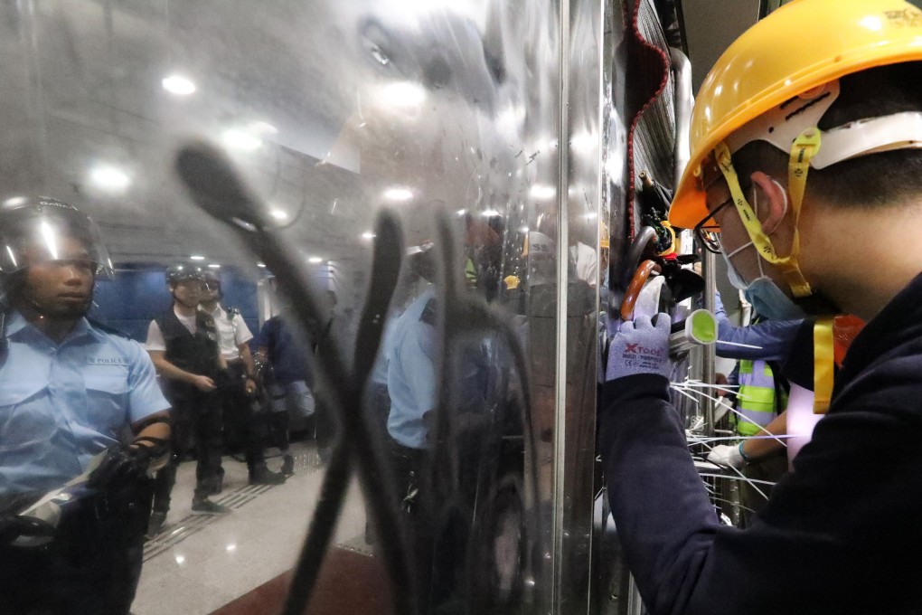 Protesters face off with police in Ma On Shan after the arrest of pro-independence activist on August 2. Photo: Felix Wong